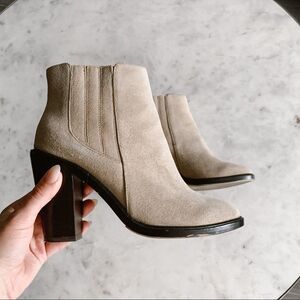 Joie Cloee Suede Boot Size 7 Wood Block Heel Chelsea Ankle Boot, Gesso